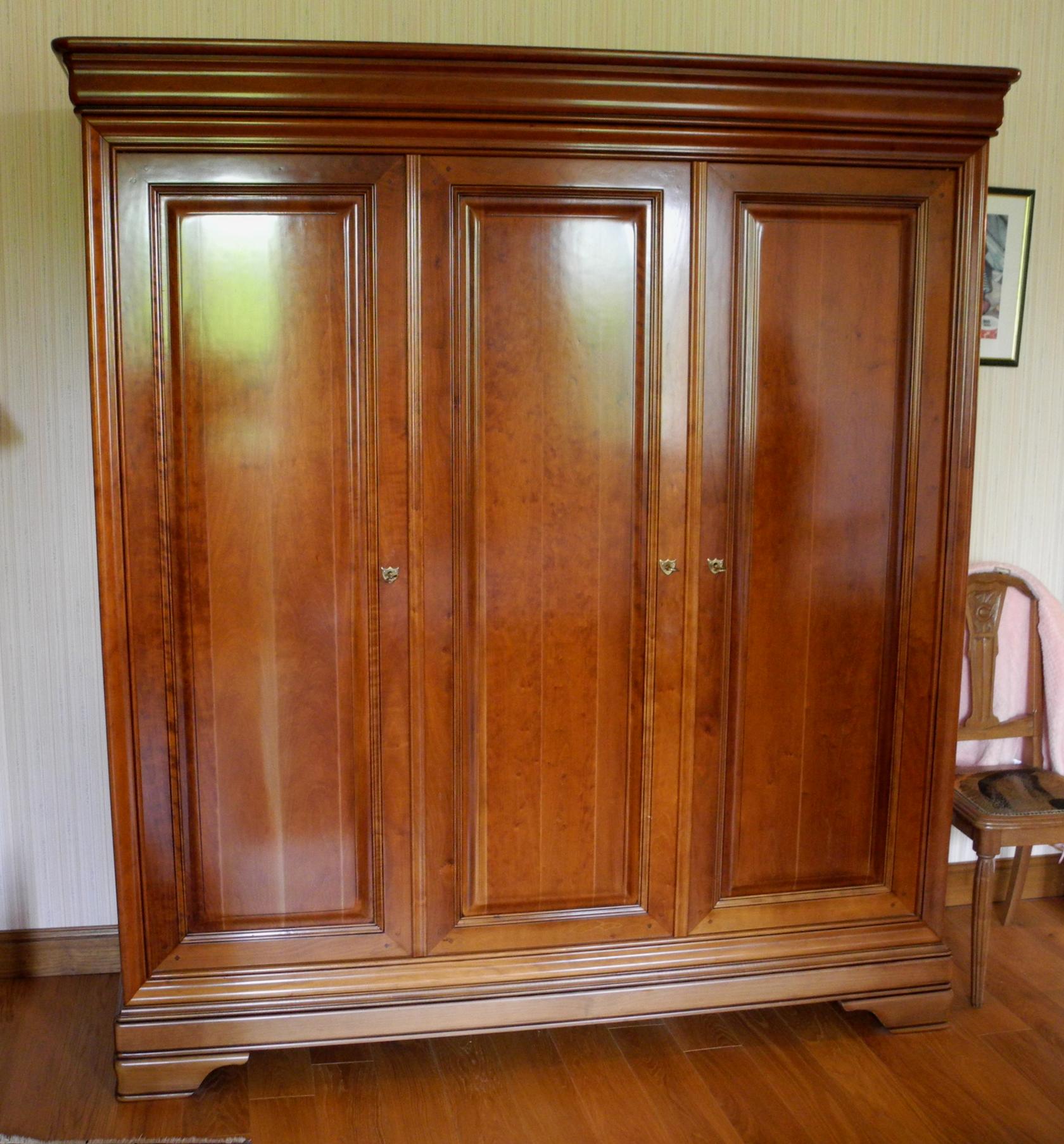 armoire Louis Philippe avant relooking