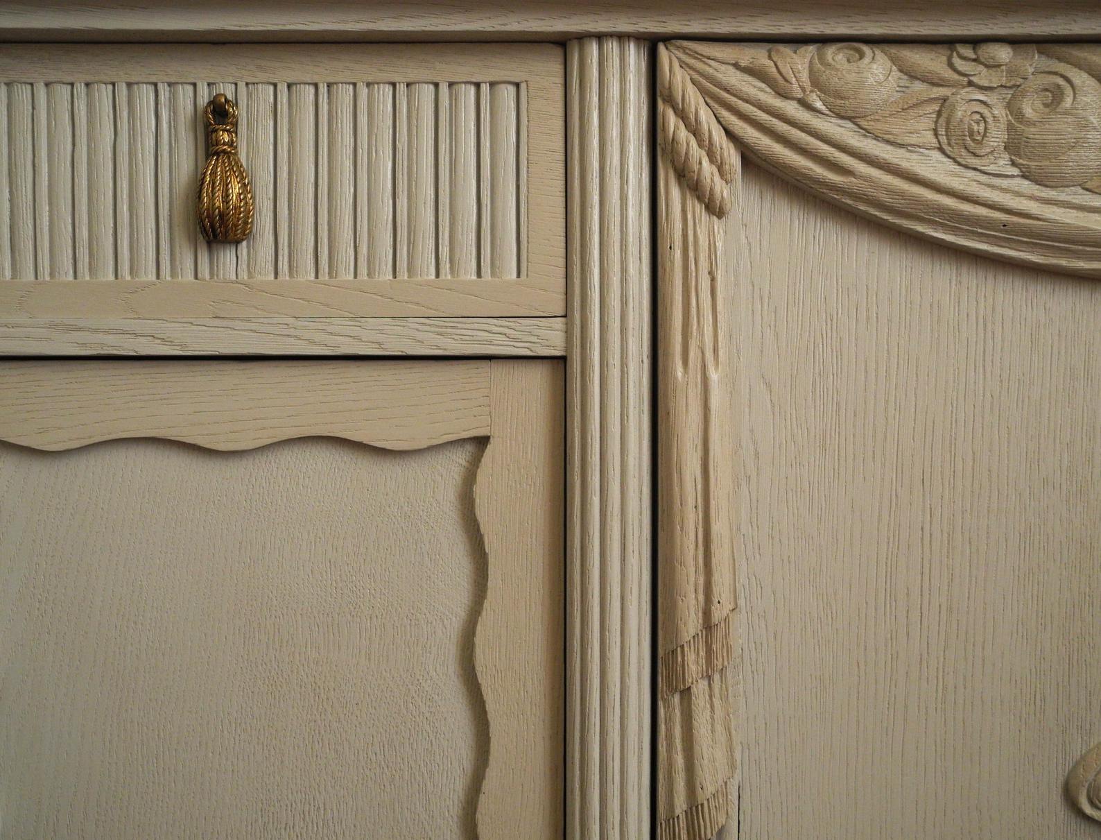 détail Armoire style louis XV terminé