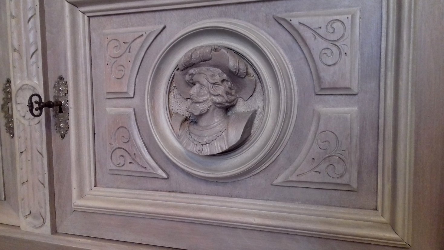 Détail desserte avec miroir relookée