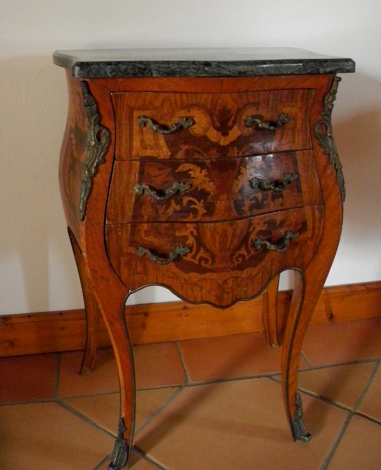 Commode Louis XV galbe avant relooking