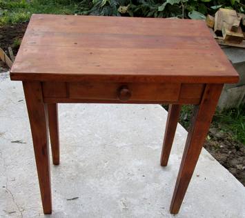 Petite table originale