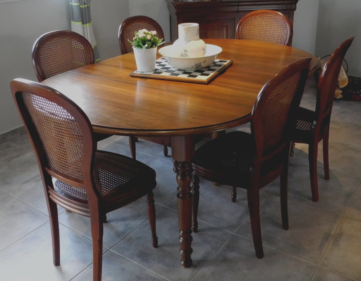 table et chaises cannees avant deco