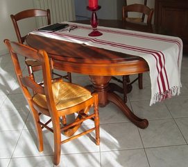 Table ronde et chaises original